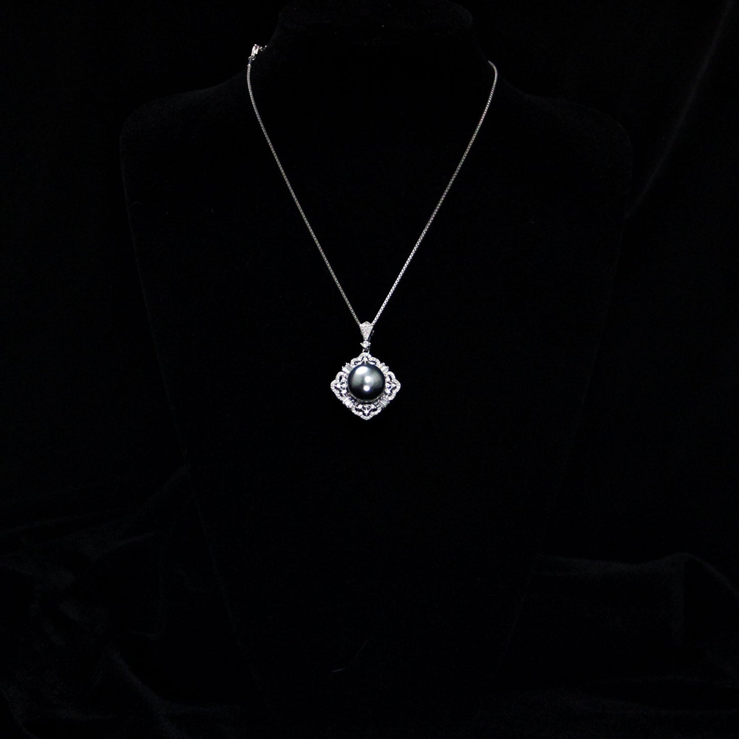 Lune Grise NECKLACE