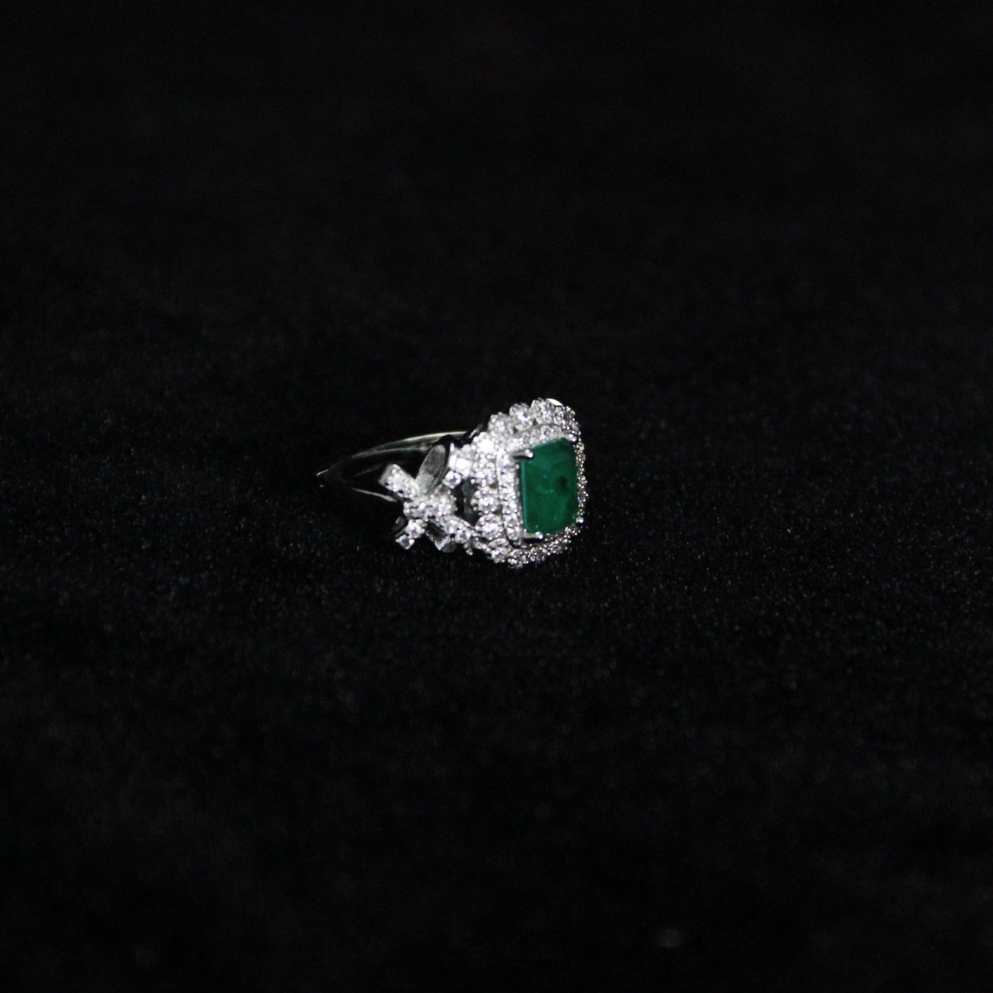 Ribbon Collection Emerald Ring