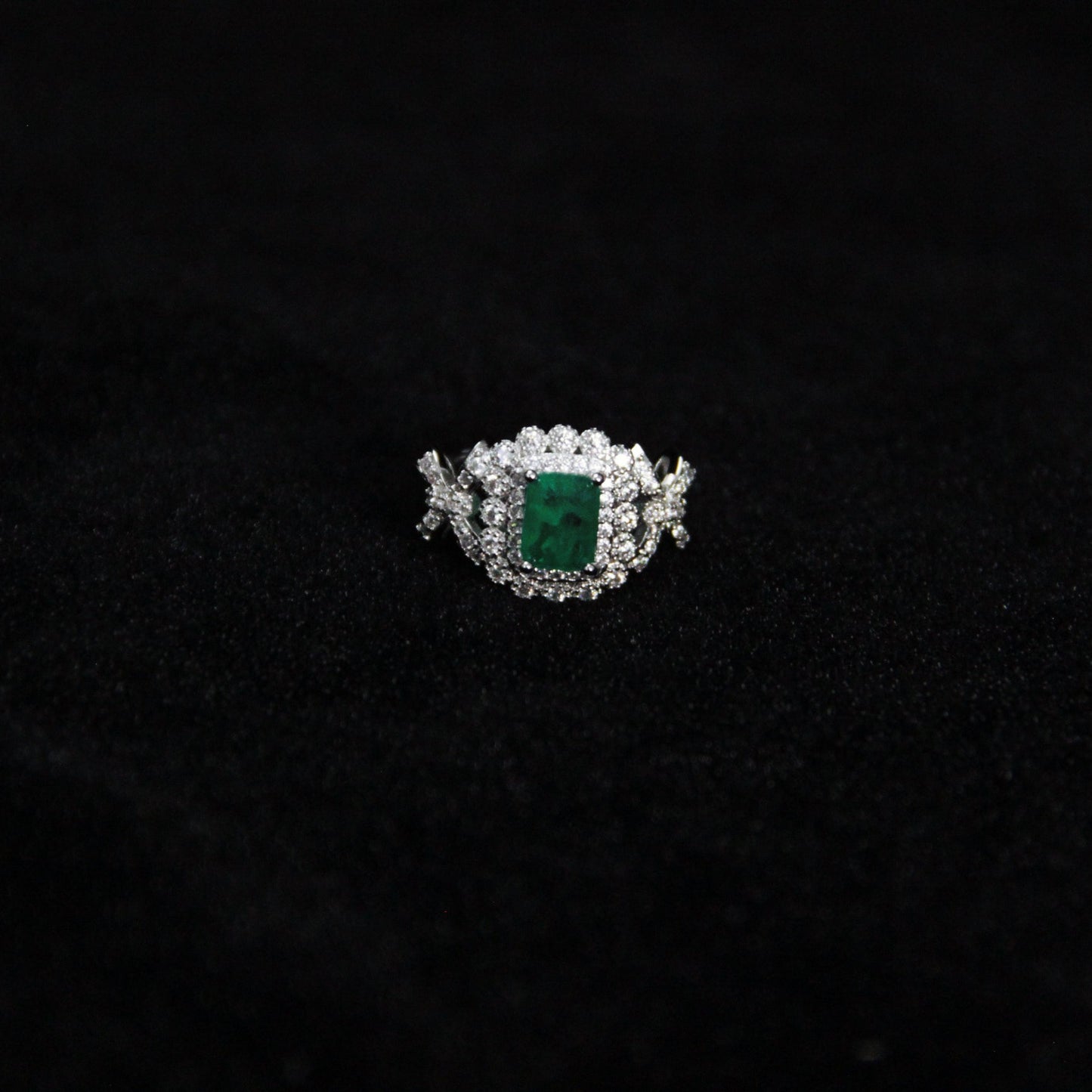 Ribbon Collection Emerald Ring