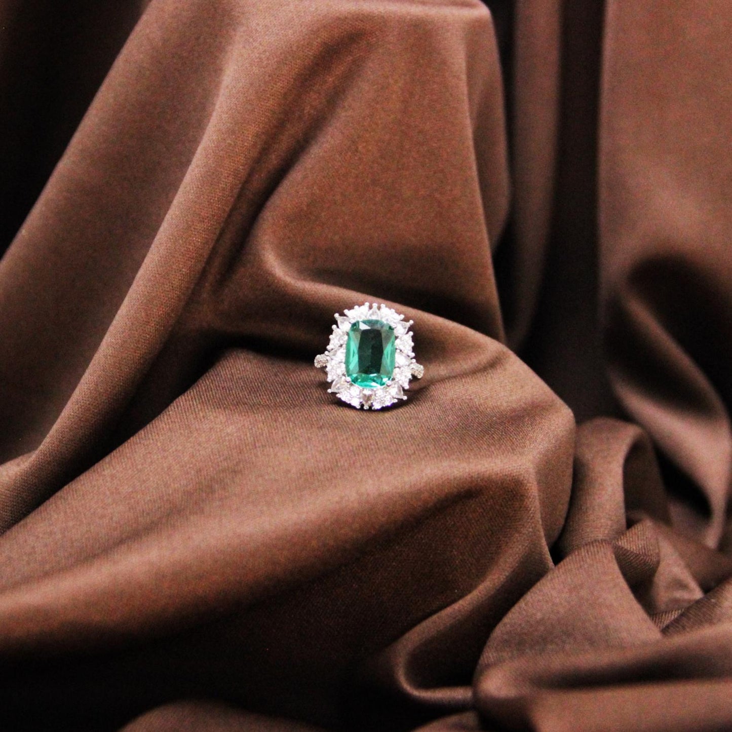 Sylvaine emerald Ring