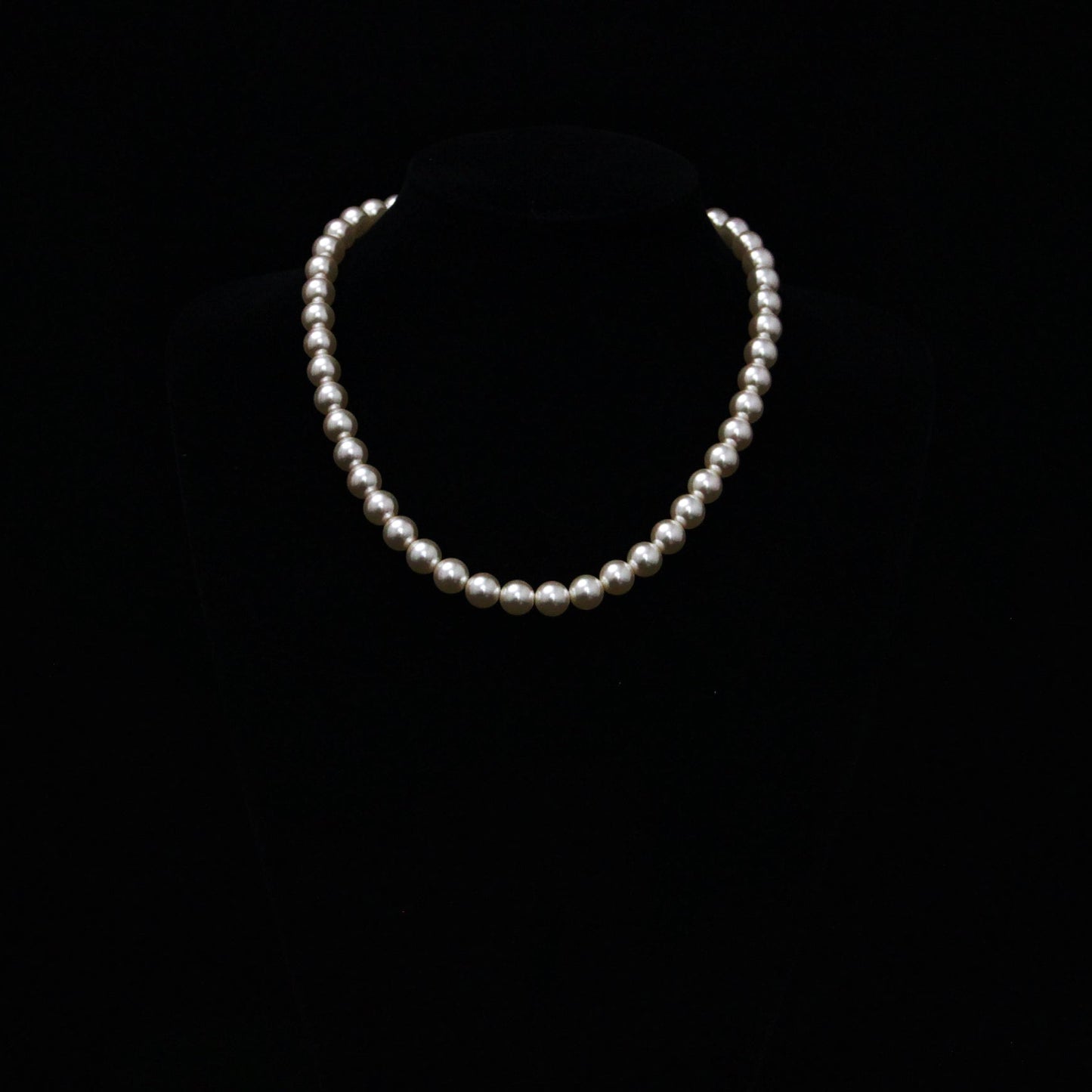 Classic White Shell Pearl Necklace