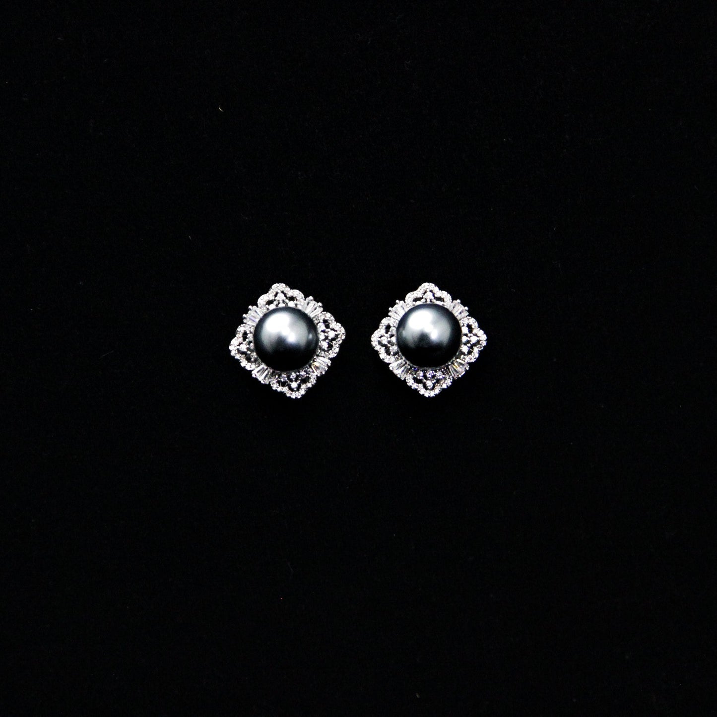 Lune Grise Stud Earrings