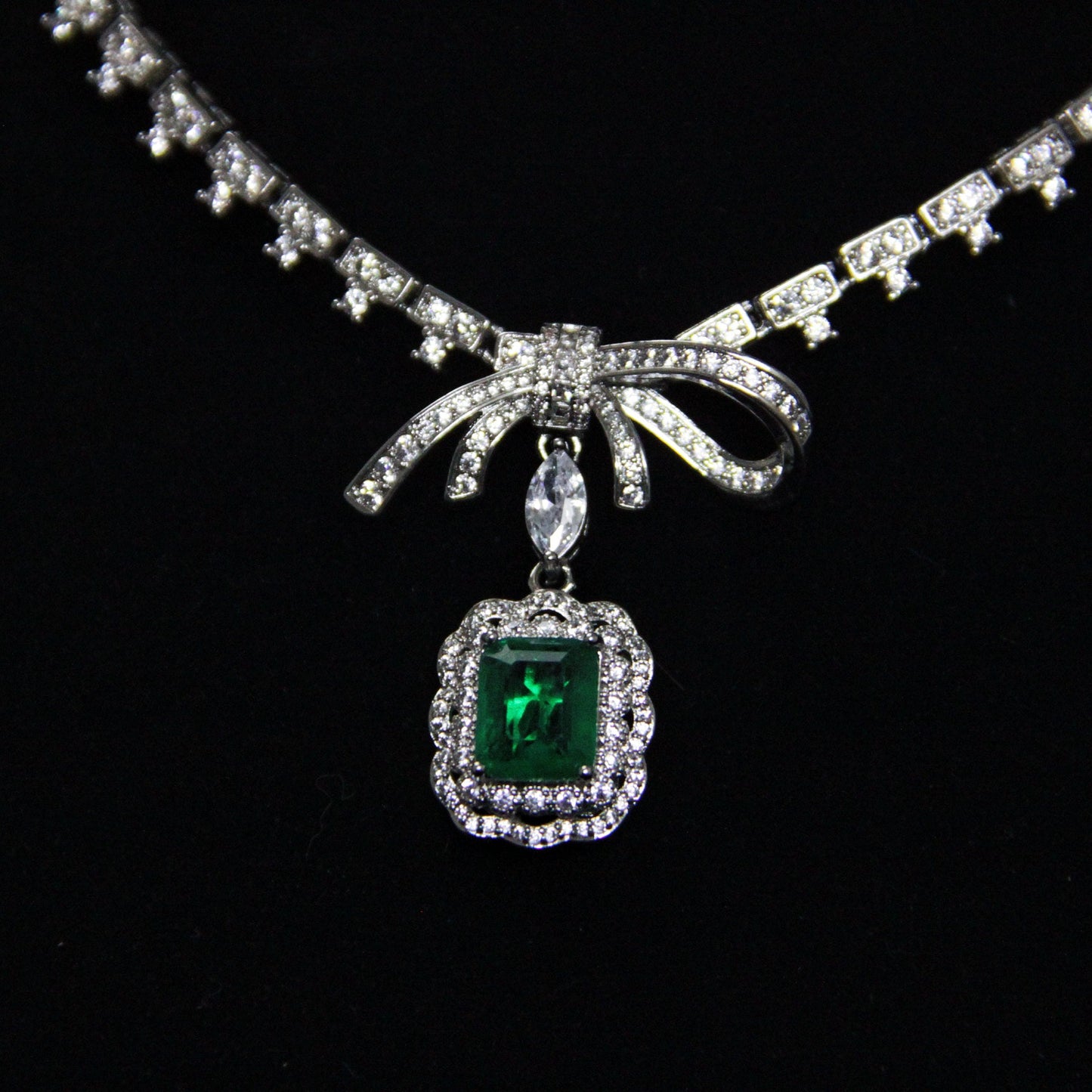 Ribbon Collection Emerald Necklace